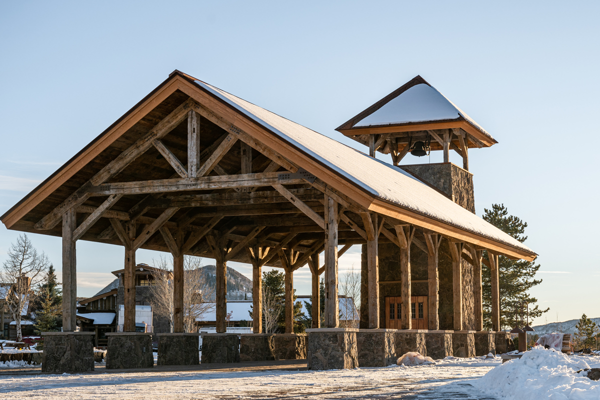 The Home Ranch’s campfire amphitheater offers natural seating for guests to hunker down for special events around a campfire — or even for a statement-making, one-of-a-kind wedding ceremony.