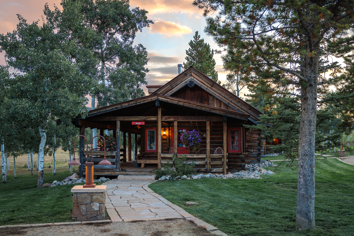 Luxury studio style cabin of Roo at Home Ranch in Clark Colorado.